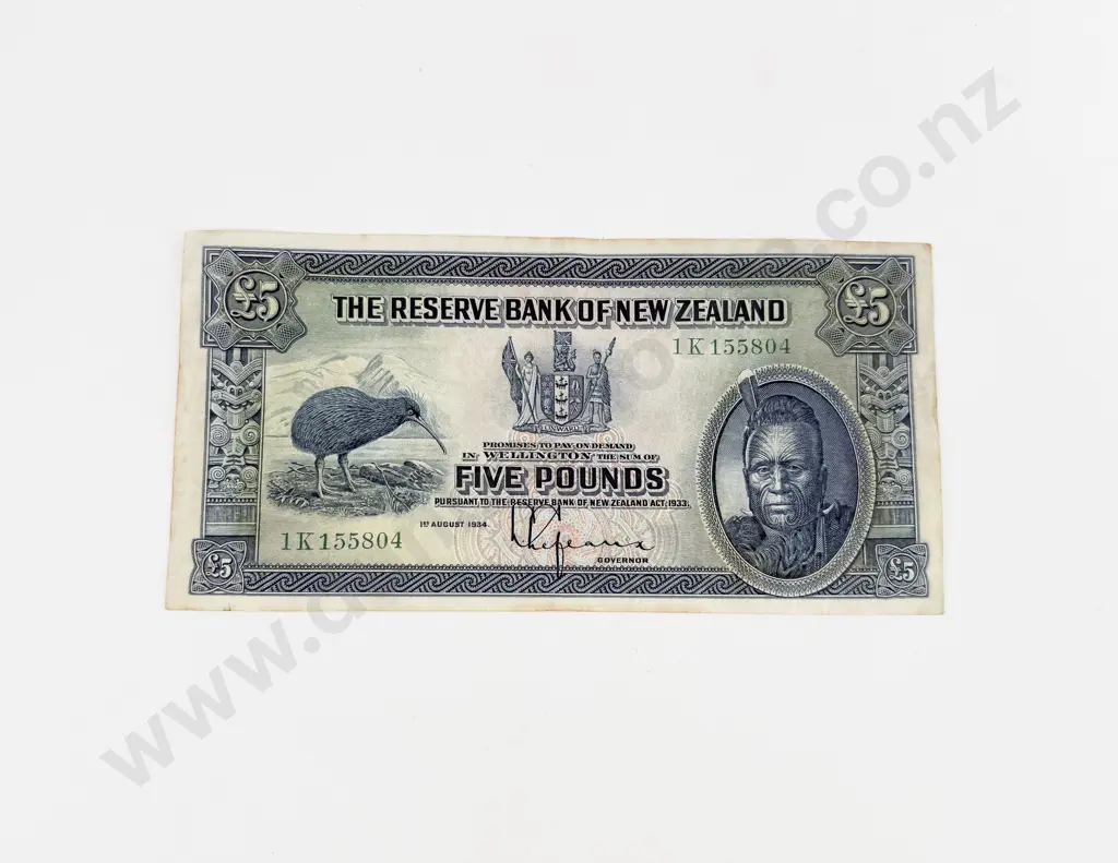 NZ £5 Note signed Lefeaux Image 1++