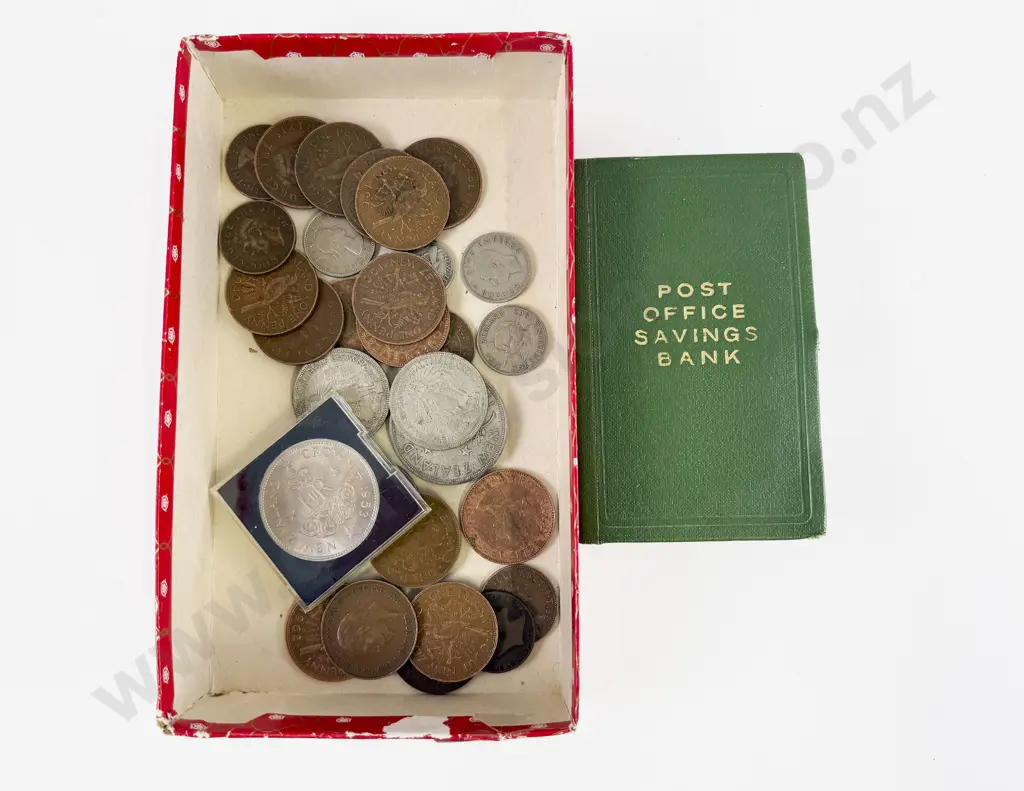 NZ 1953 Crown 1949 Crown 1933 Half Crown 1940 Half Crown x2 and Small Qty Coinage Image 1++