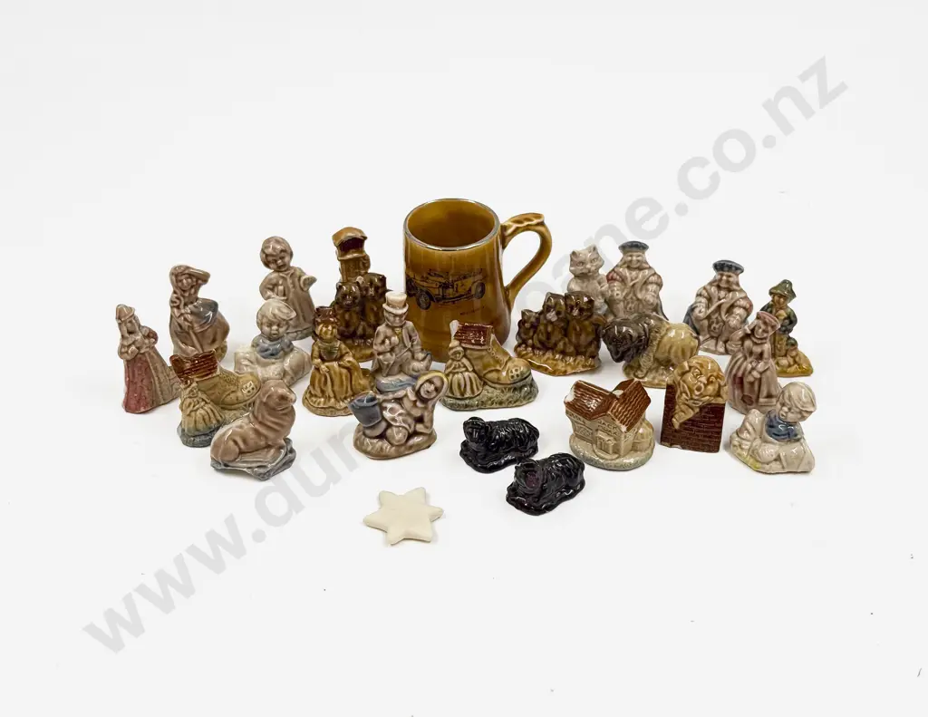 Small Box of Assorted Wade Whimsies etc Image 1++