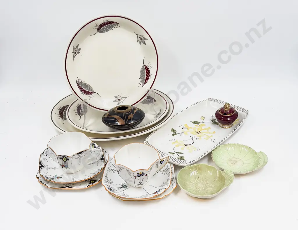 Small Qty of Assorted China incl Shelley Cups & Saucers Image 1++