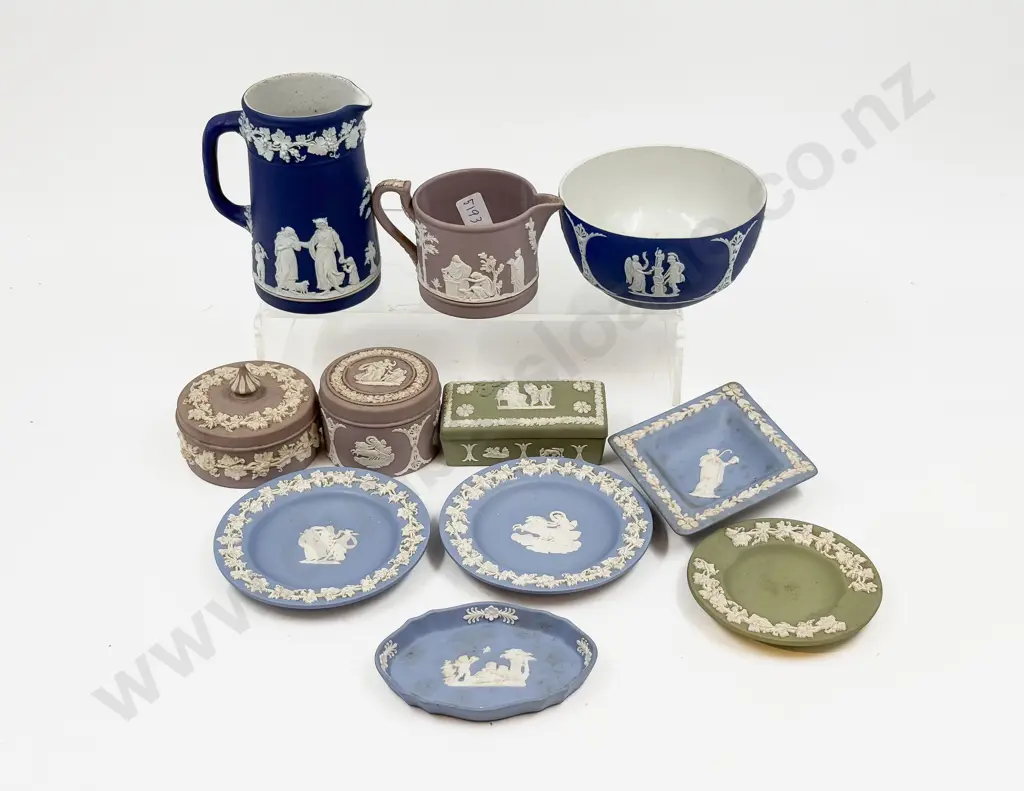 Qty of Assorted Wedgwood Image 1++