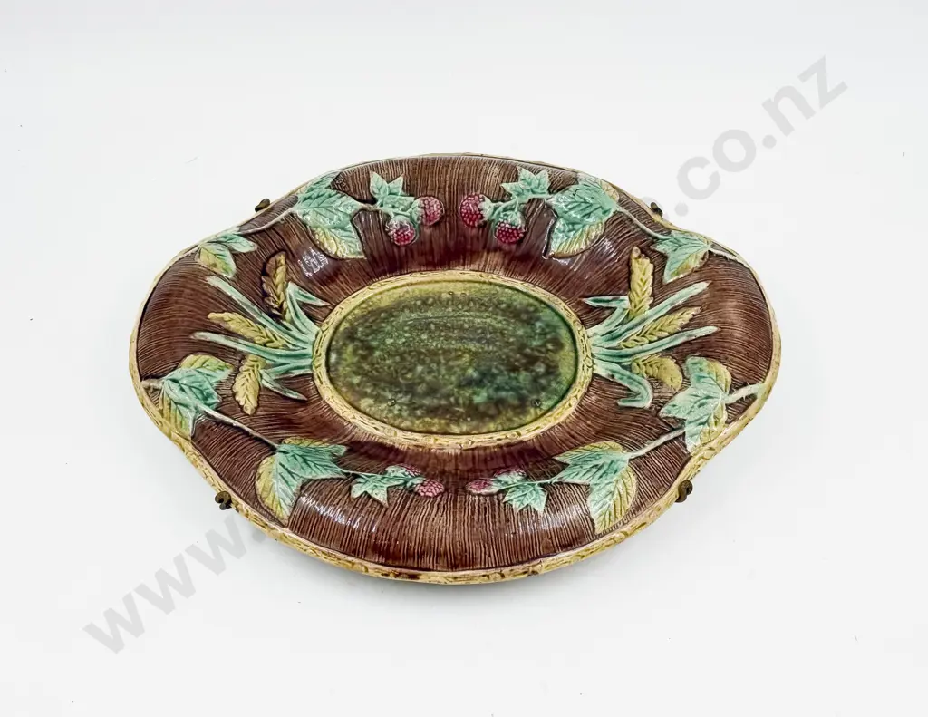 A Large Victorian Staffordshire Majolica Dish Image 1++