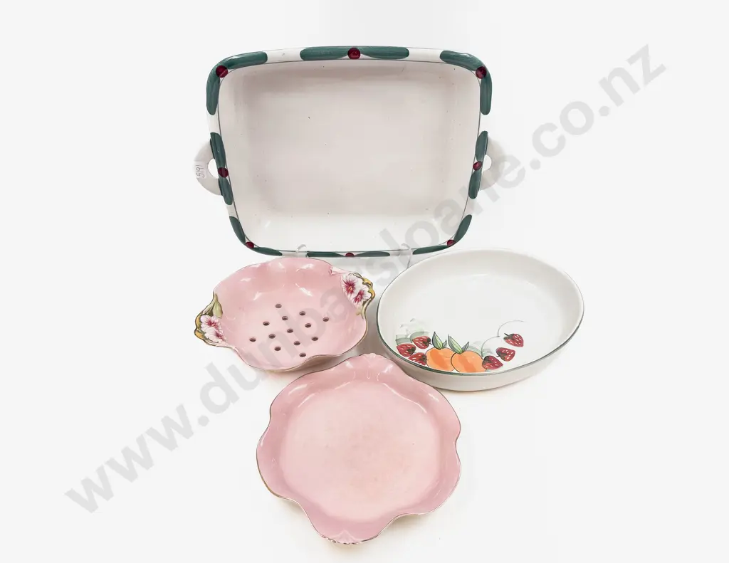 Two Temuka Serving Dishes together with Royal Winton Strainer & Plate Image 1++