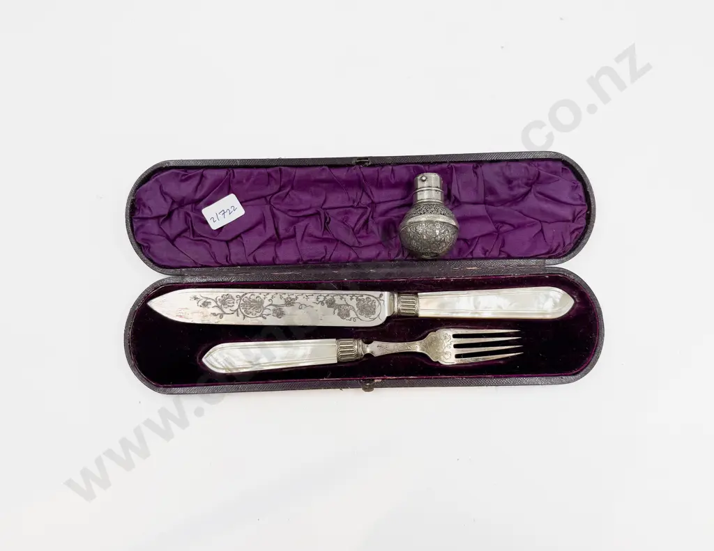 MOP Handled Knife & Fork Set together with Other Image 1++