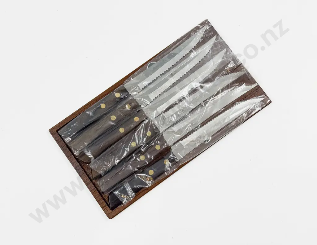 As New Set of Six Steak Knives Image 1++