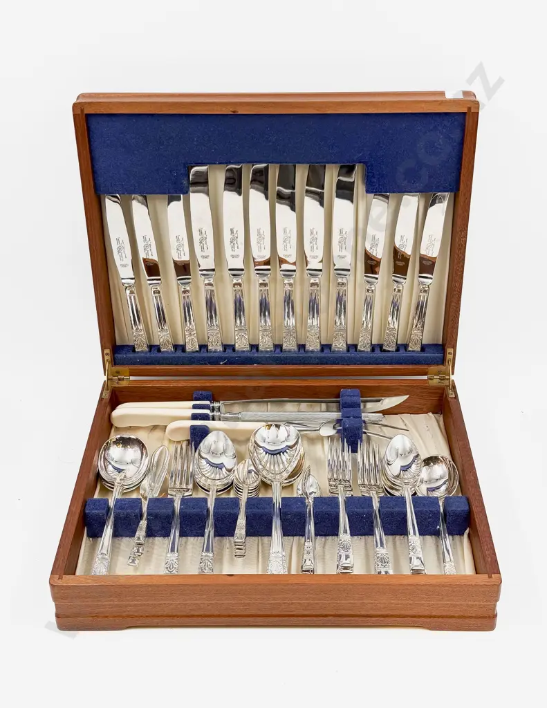 Canteen of Cutlery incl Bone Handled Carving Set Image 1++
