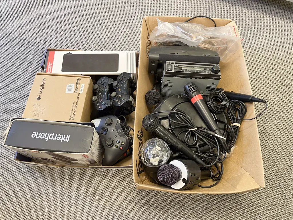 Two Boxes of Assorted Electronics Image 1++