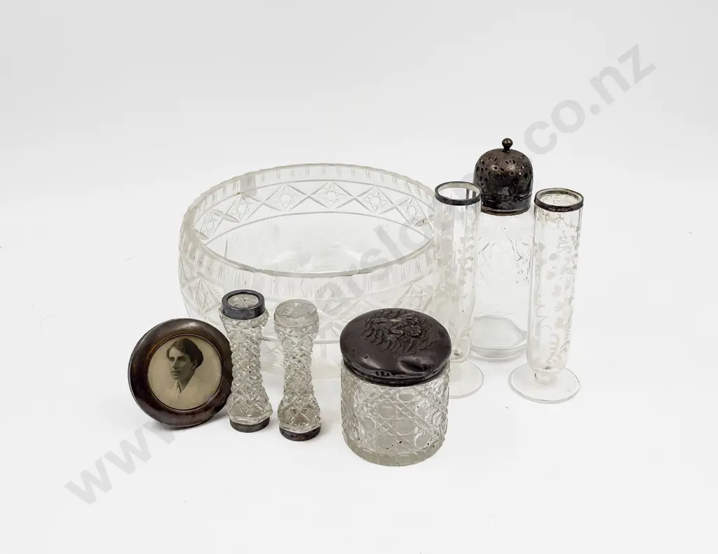 Qty of S/S Topped/Rimmed Glass Ware in Fruit Bowl Image 1++