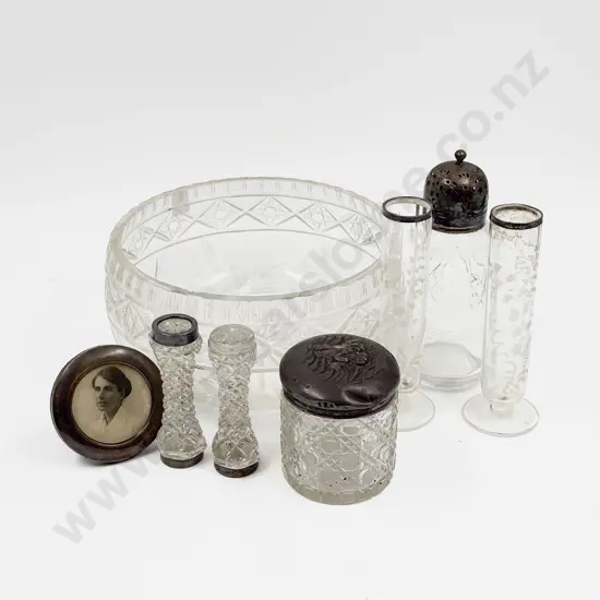 Qty of S/S Topped/Rimmed Glass Ware in Fruit Bowl