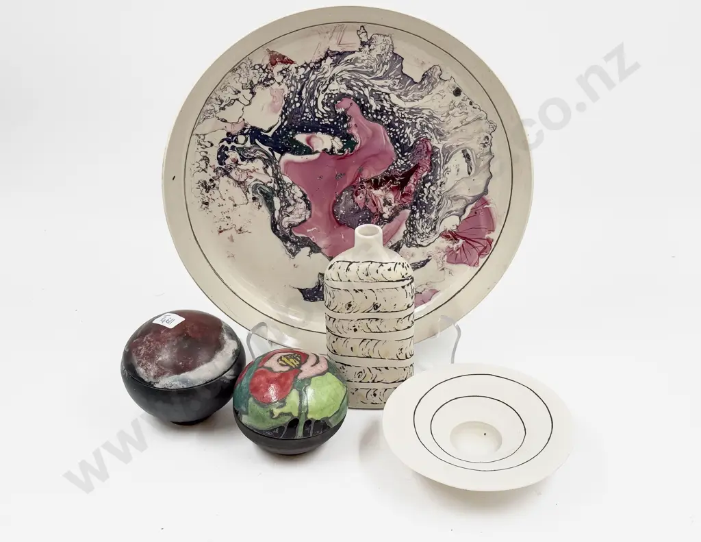 Qty of Assorted NZ Pottery incl Lynda Harris Trinket Box & Patti Meads Plate Image 1++