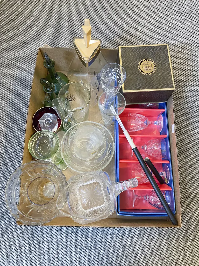 Box Qty of Assorted Glass Ware Image 1++
