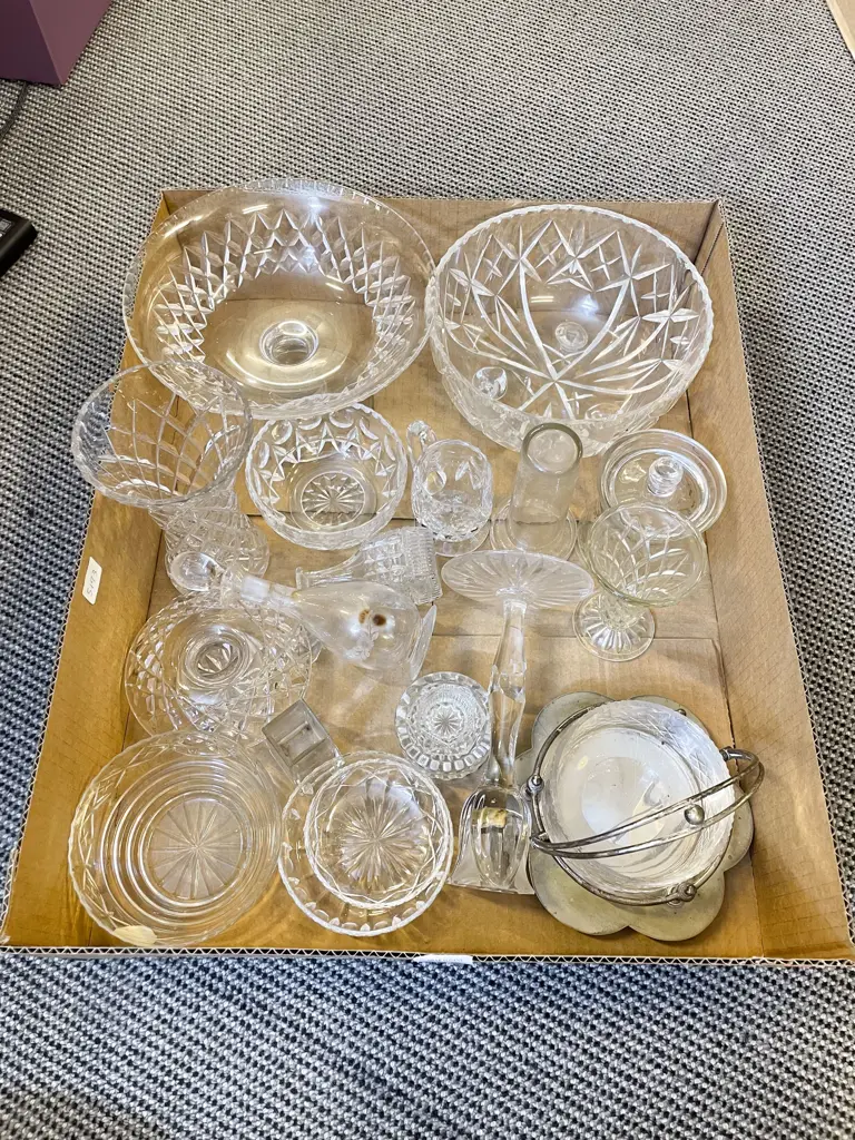 Box Qty of Assorted Crystal & Glass Ware Image 1++