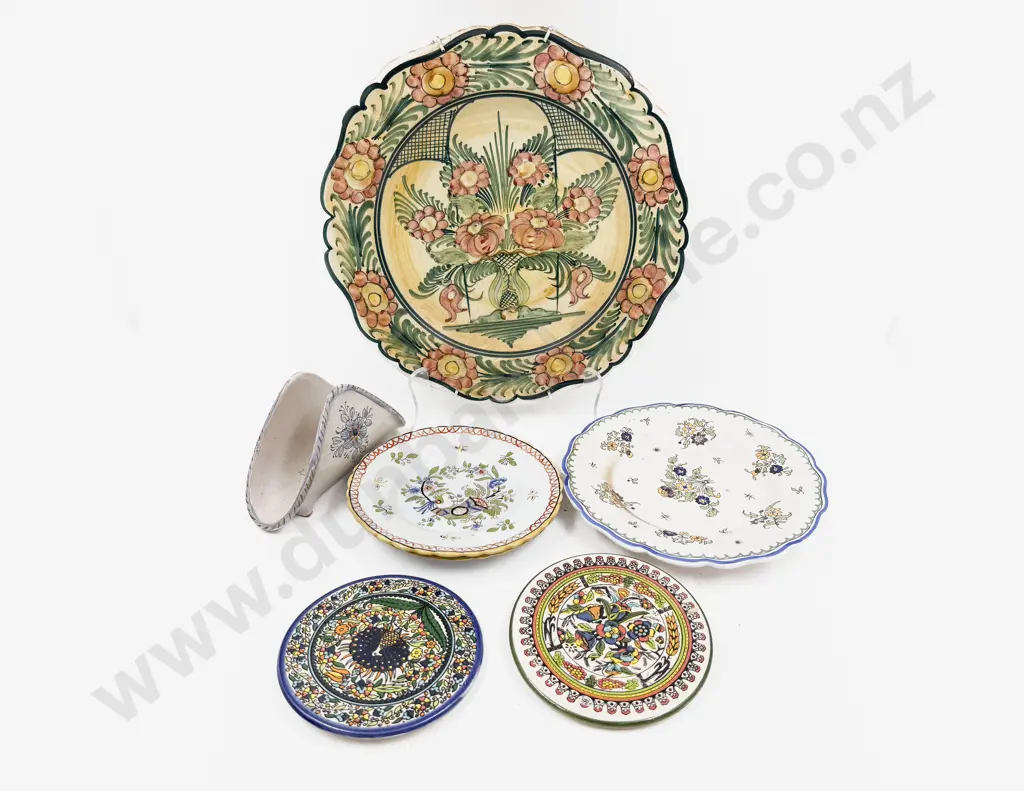 Qty of Assorted Decorative Dishes & Wall Hangings etc Image 1++