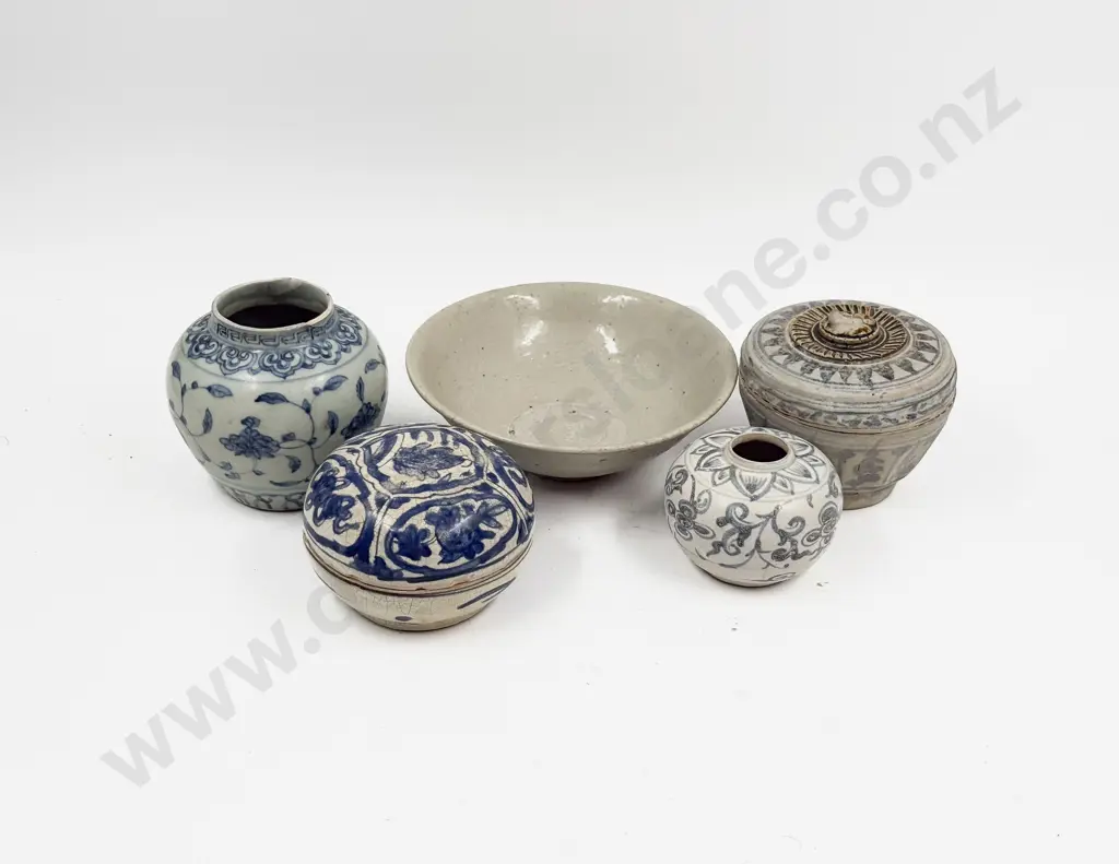 Small Chinese Blue & White Vase together with Trinket Box Bowl & Other Vase etc Image 1++