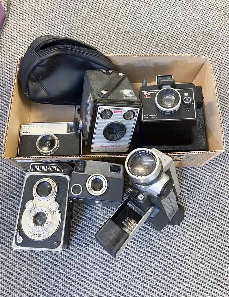 Box of Assorted Vintage Cameras Image 1++