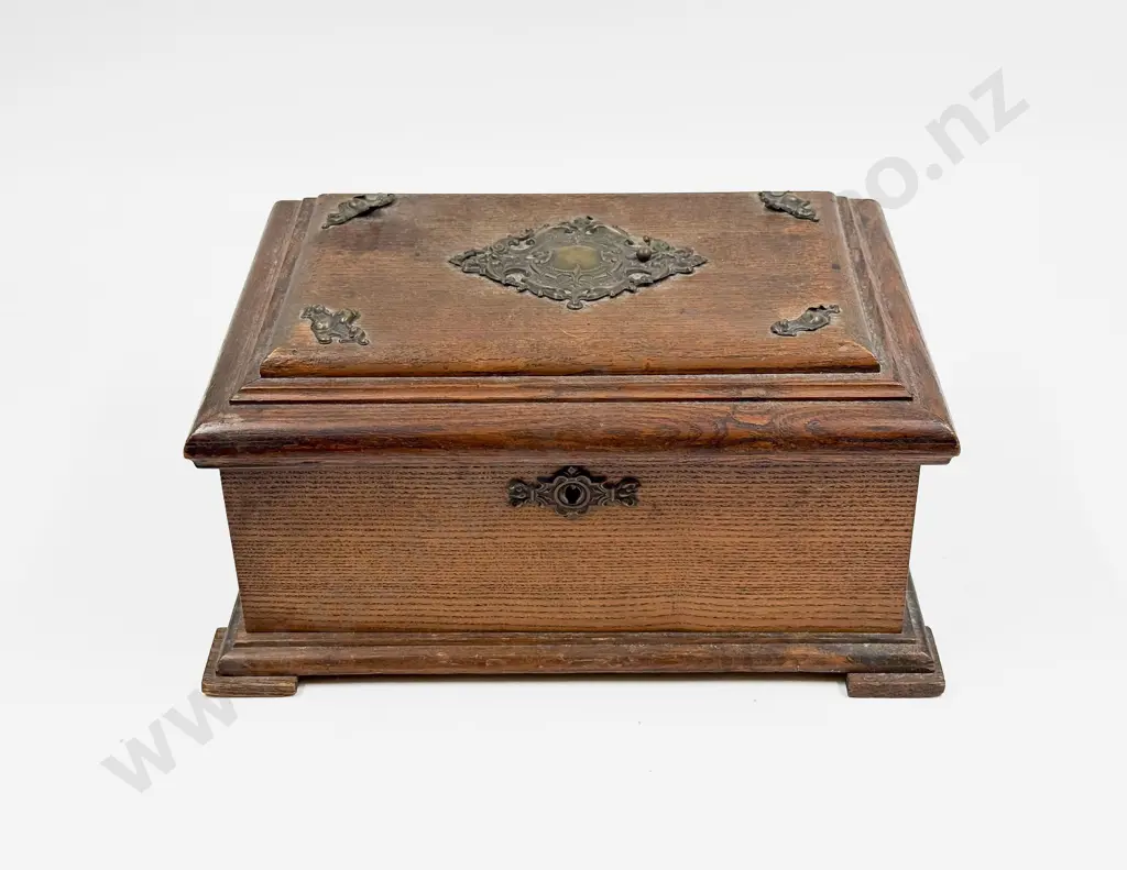 Small Oak Jewellery Box Image 1++