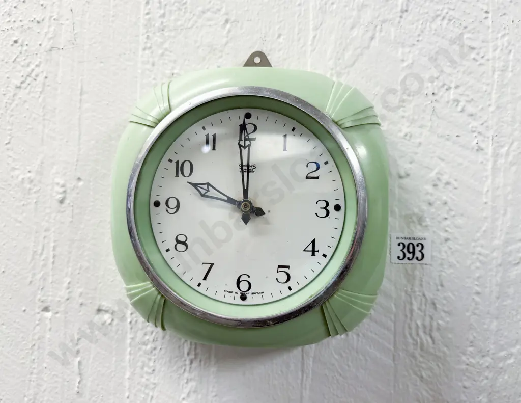 Bakelite Clock Image 1++
