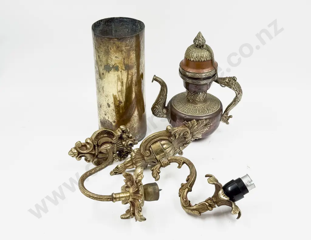 Small Qty of Assorted Metalware Image 1++