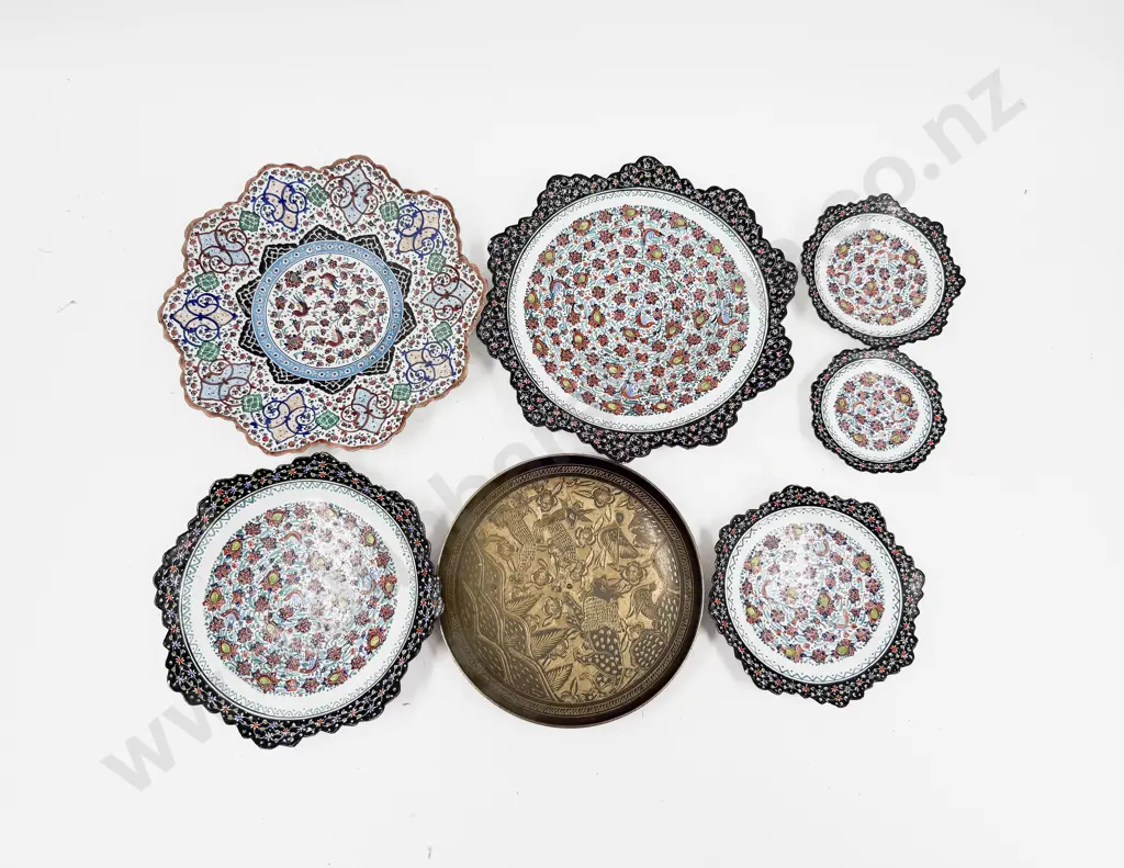 Qty of Assorted Enamel Dishes Image 1++