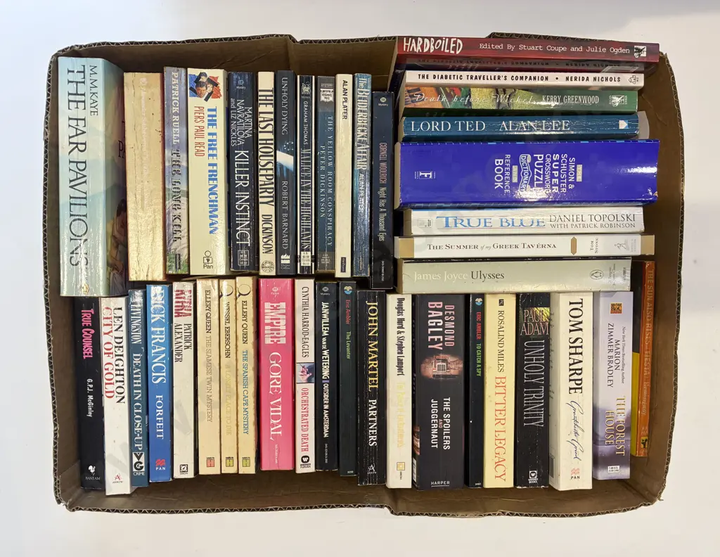 Box of Assorted Vintage & Modern Fiction Image 1++