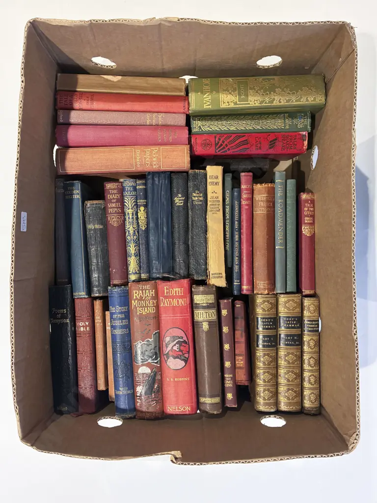 Boxed Qty Assorted Vintage Fiction Including Charles Dickens - Pickwick Papers Image 1++