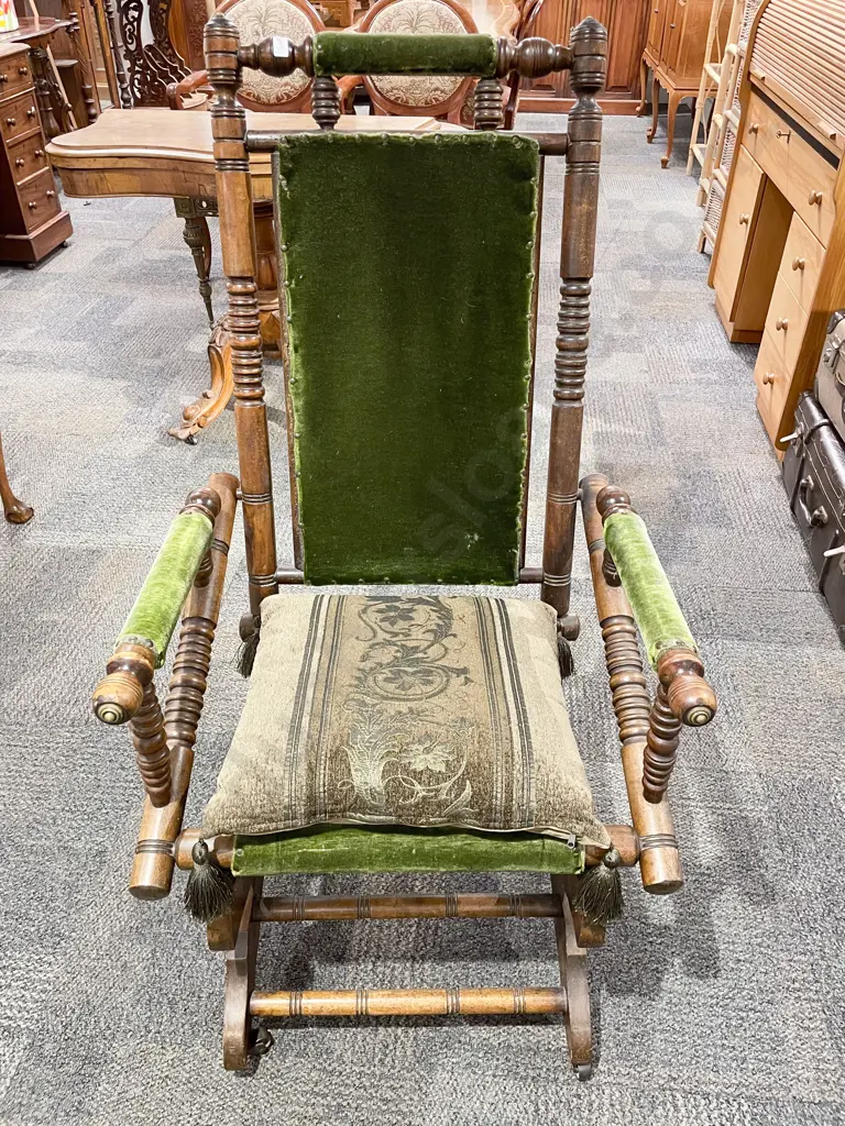 Vintage American Rocking Chair Image 1++