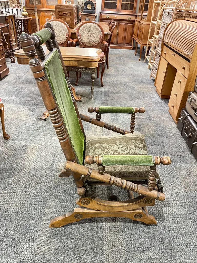 Vintage American Rocking Chair Image 1++