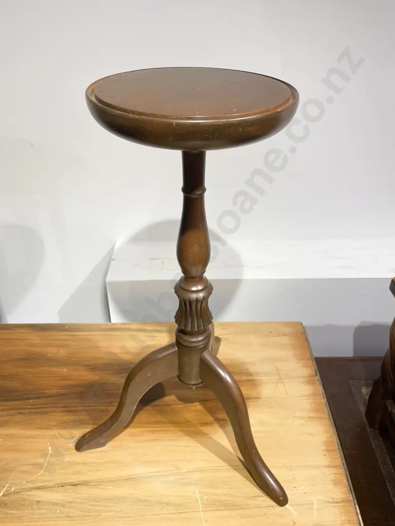 Tripod Base Plant Stand Image 1++