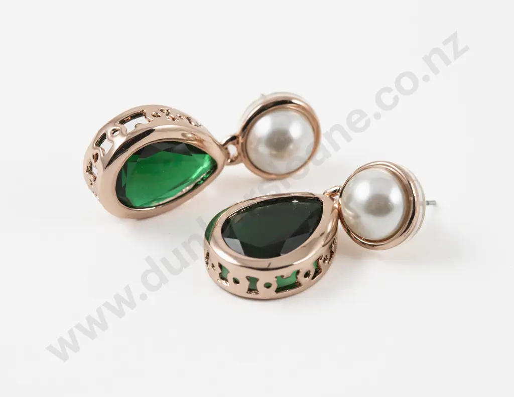 Pair Swarovski Gold Plated Green Crystal Pendant Drop Earrings Image 1++