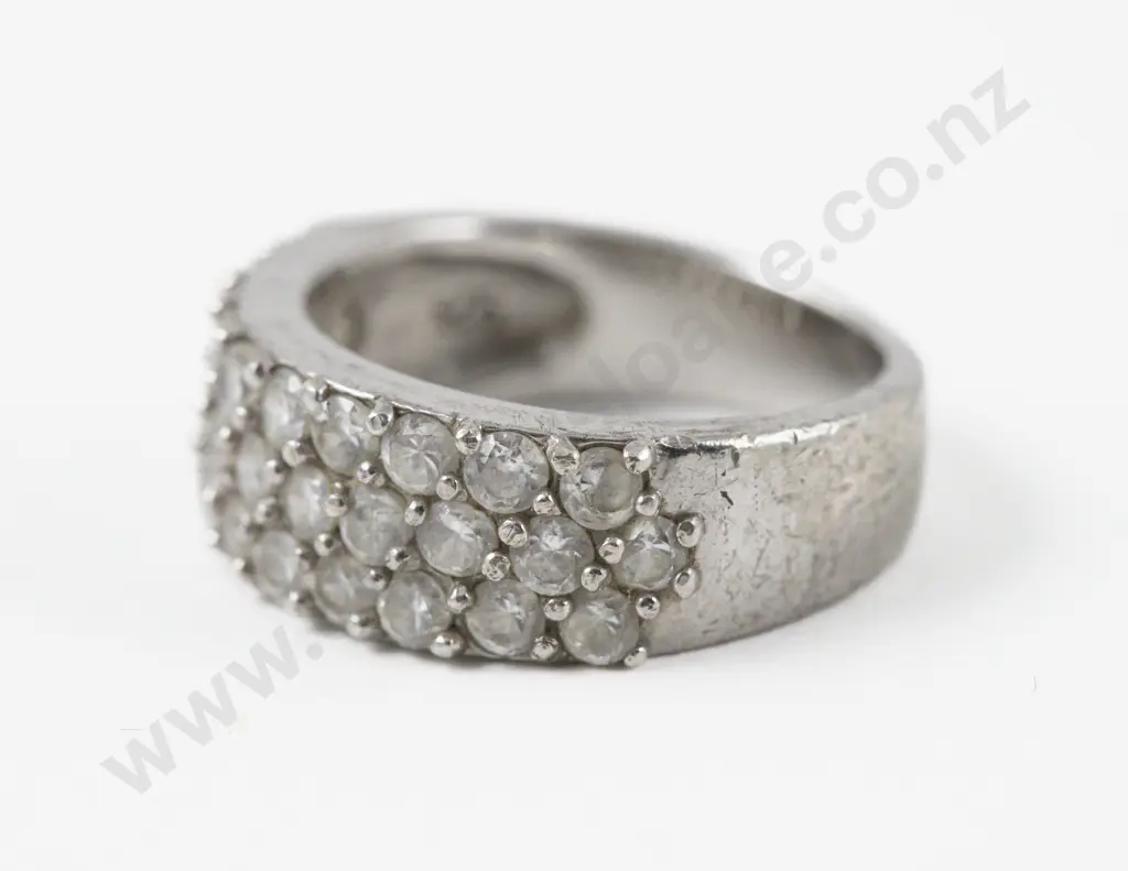 S/S 31Stone Clear Crystal Band Ring Image 1++