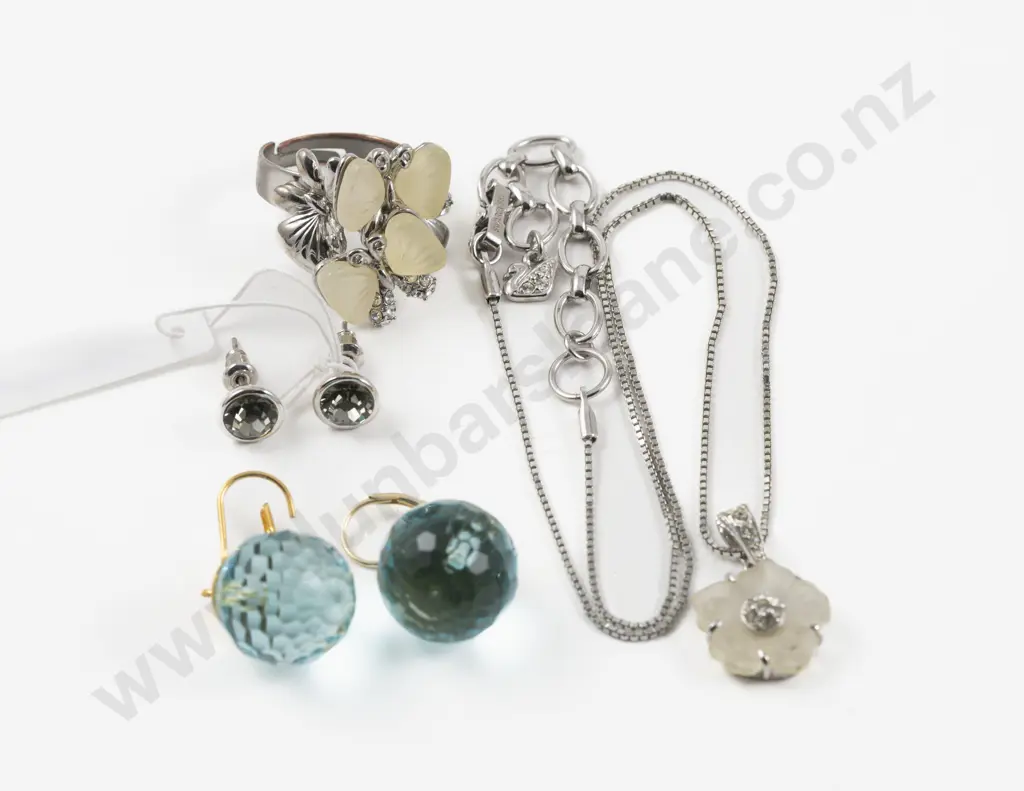 Swarovski Crystal Floral Pendant on Chain with Dress Ring and Two Pairs of Earrings Image 1++