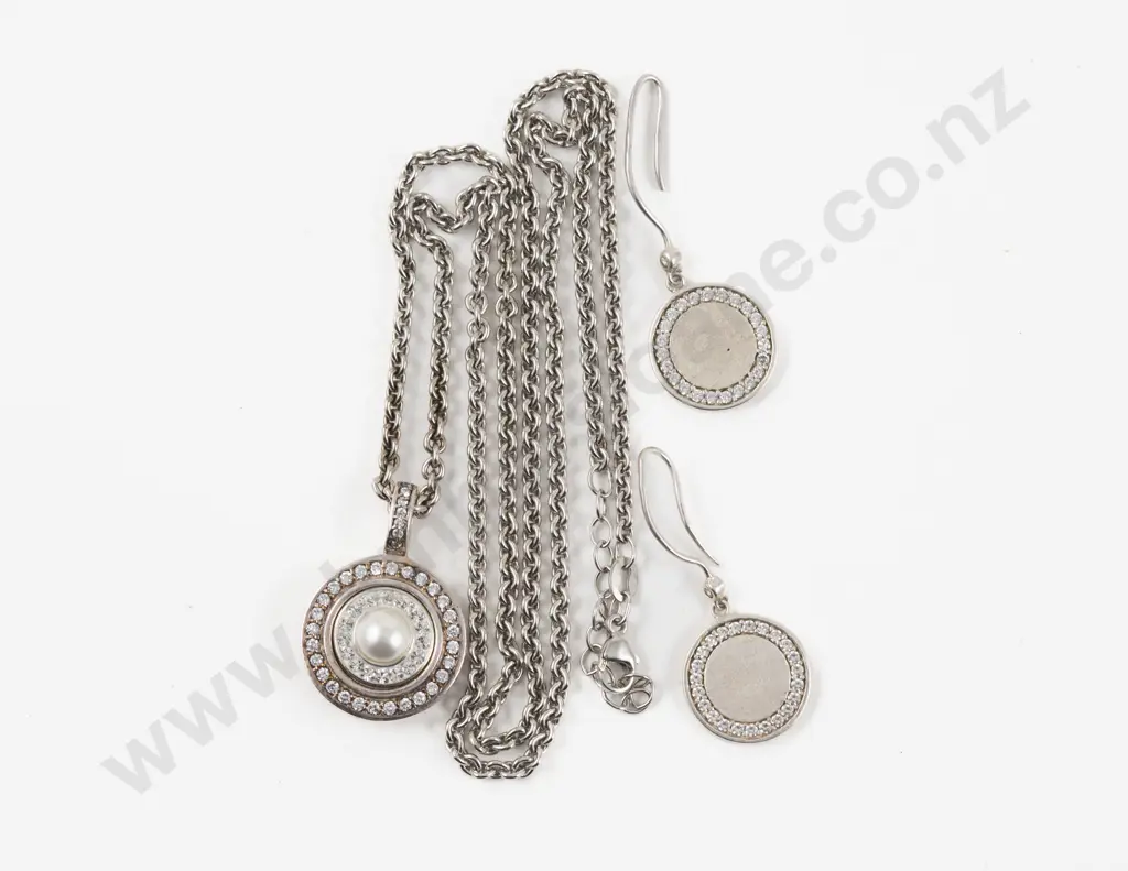 Dyrberg Kern S/S Clear Crystal Pendant on Neck Chain with Pair Circular Disc Earrings Image 1++