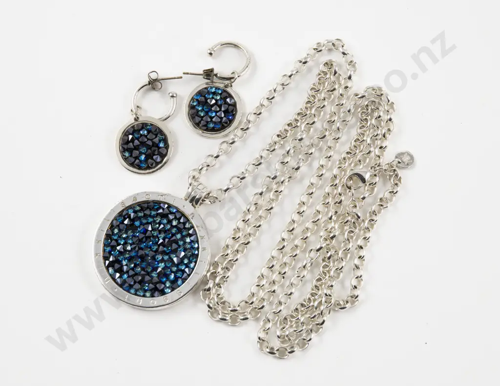 Nikki Lissoni Blue Crystal Circular Pendant on Neck Chain with Matching Earrings Image 1++
