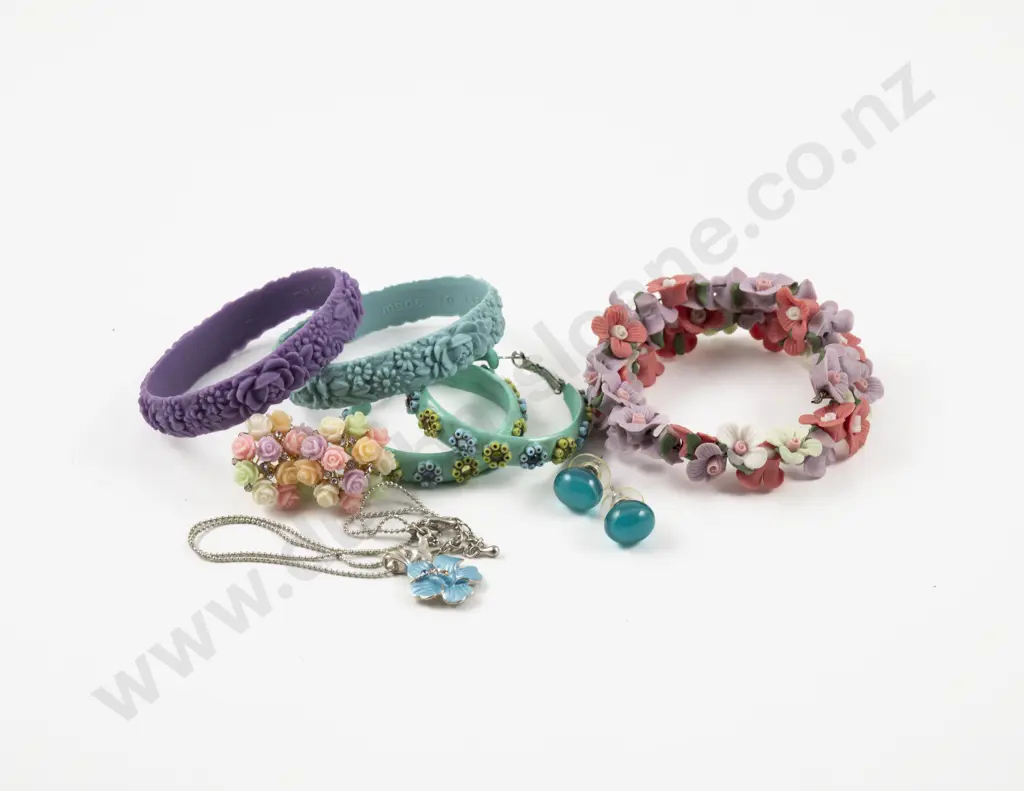 Various Floral Jewellery Image 1++