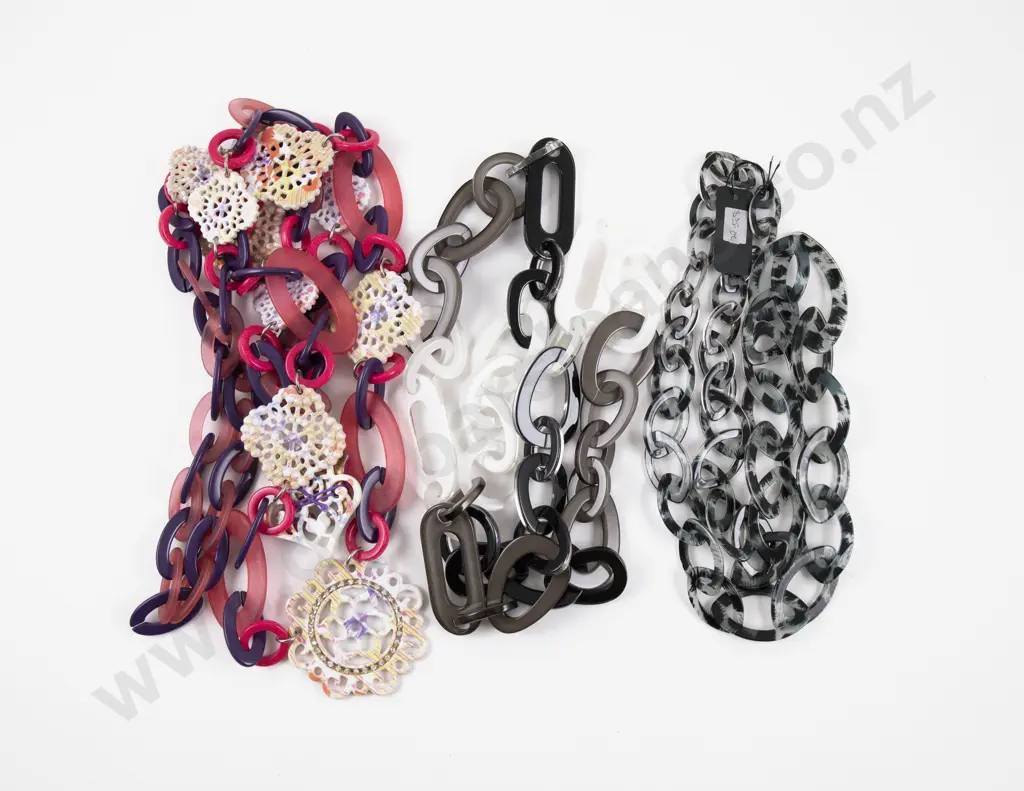 Three Plastic Interlocking Necklaces Image 1++