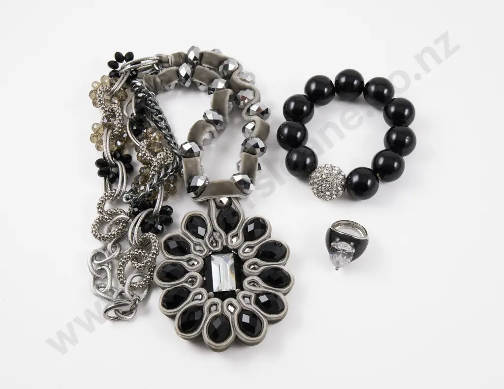 Large Crystal and Glass Bead Floral Necklace with Bracelet and Ring Image 1++