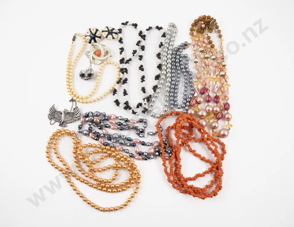 Collection of Assorted Costume Jewellery Image 1++