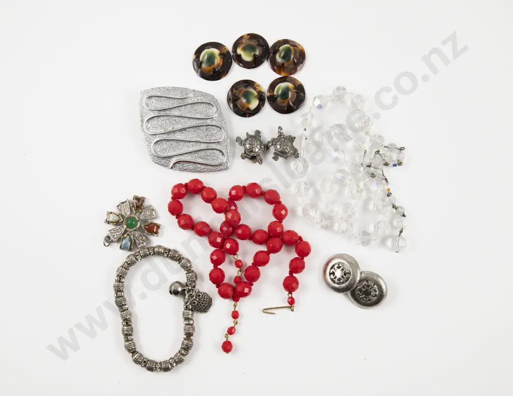 Sarah Coventry Large Silver Plated Pendant/Brooch with Assorted Costume Jewellery and Broken Jewellery Pieces Image 1++
