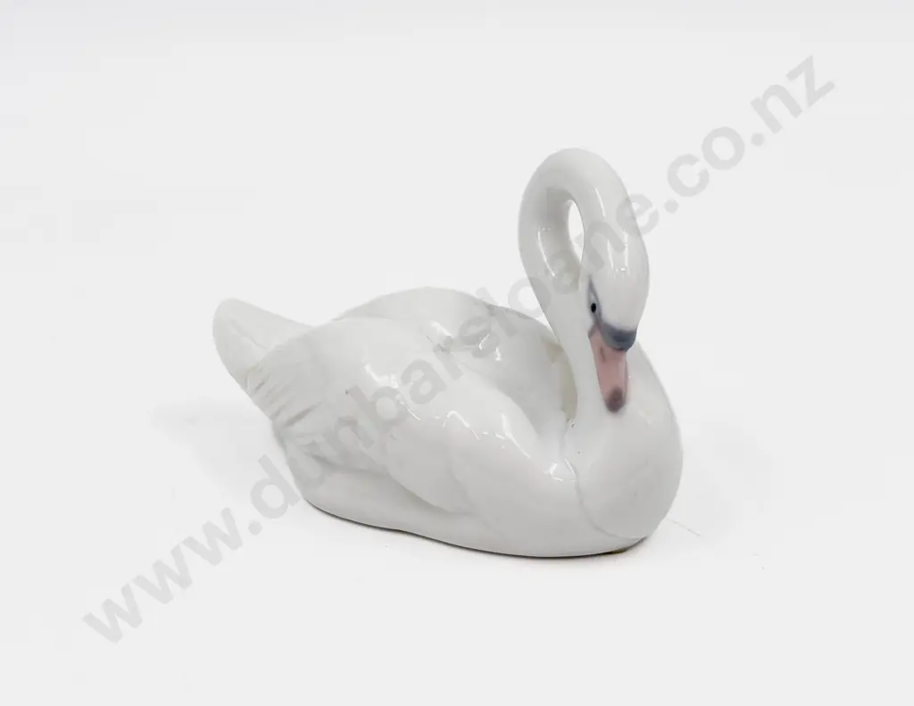 Small Lladro Swan Image 1++