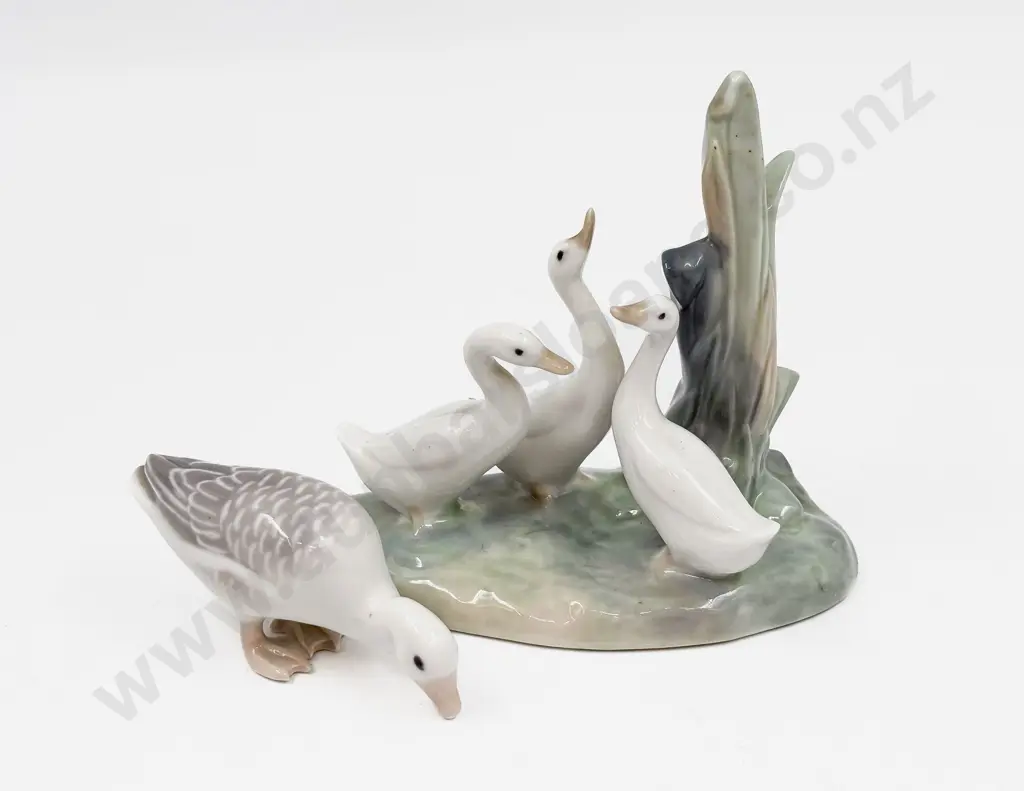 B & G Duck & Nao Figure Group Image 1++
