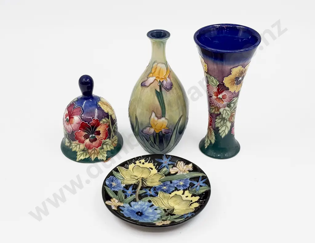 Three Pieces of Old Tupton Ware China Image 1++