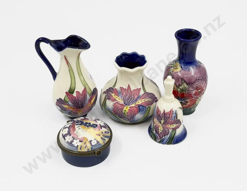 Five Pieces of Old Tupton Ware China Image 1++