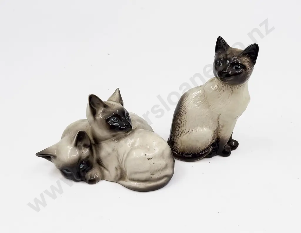 A Beswick Cat Figure Group together with Beswick Cat Image 1++