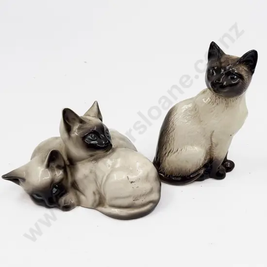 A Beswick Cat Figure Group together with Beswick Cat