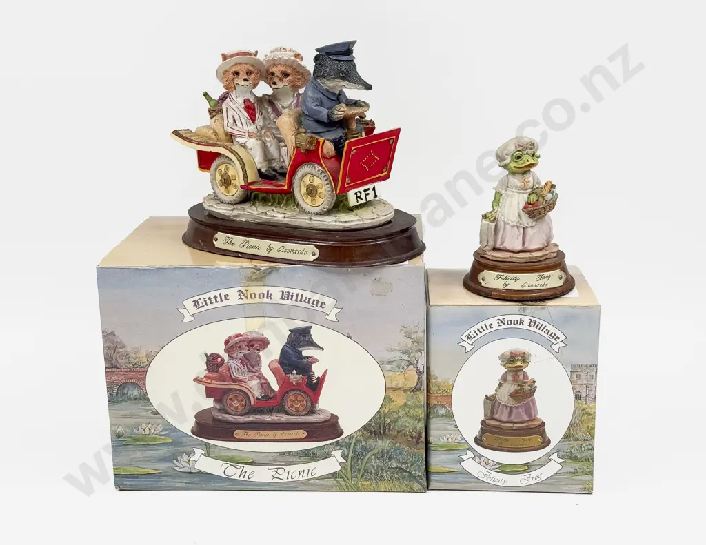 Two Boxed Little Nook Village Figures Image 1++