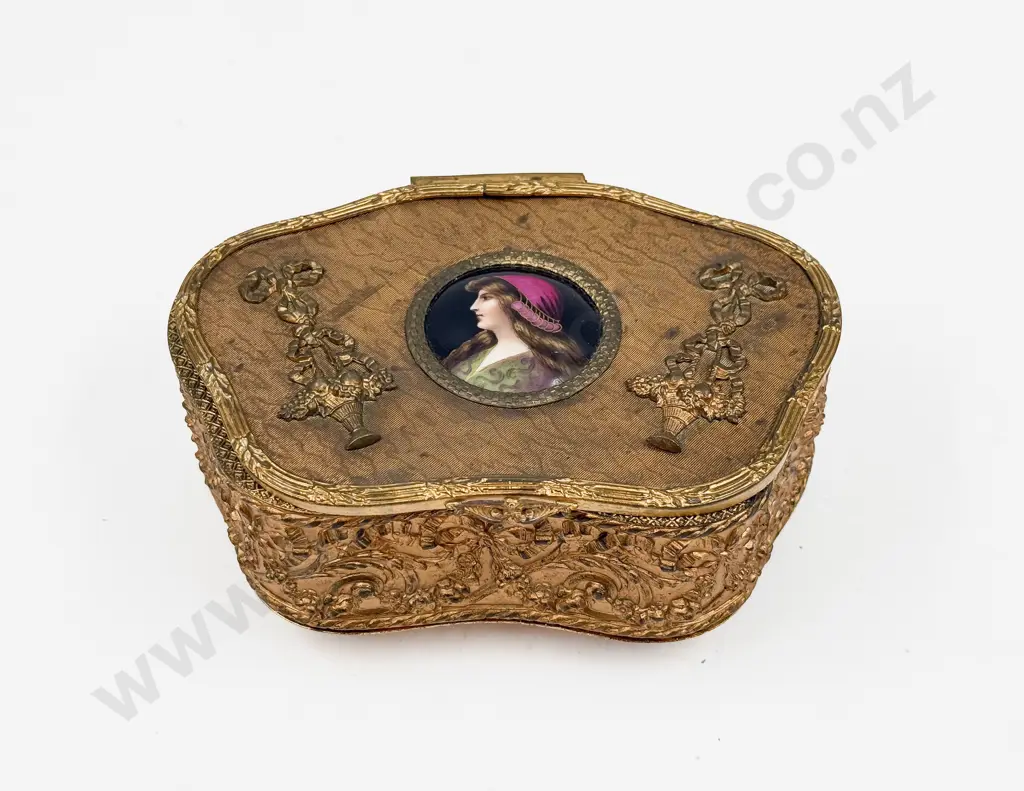 Ornate & Gilded Jewellery Box (Faults) Image 1++
