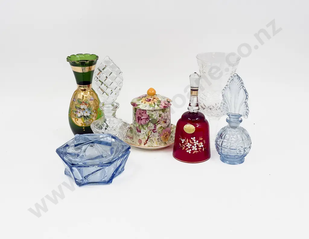 Small Qty of Assorted Glassware etc Image 1++
