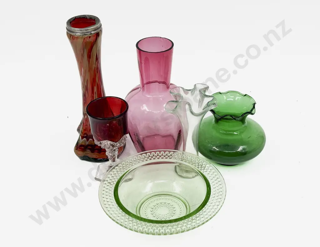 Small Qty of Assorted Art Glass Image 1++