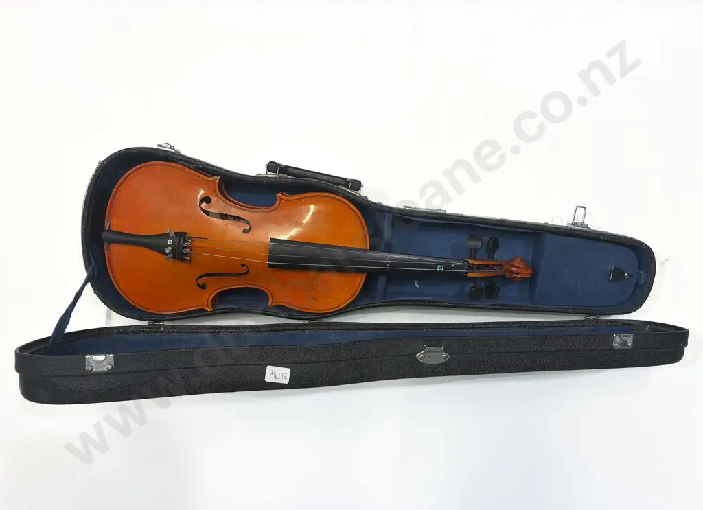 Cased Violin Image 1++
