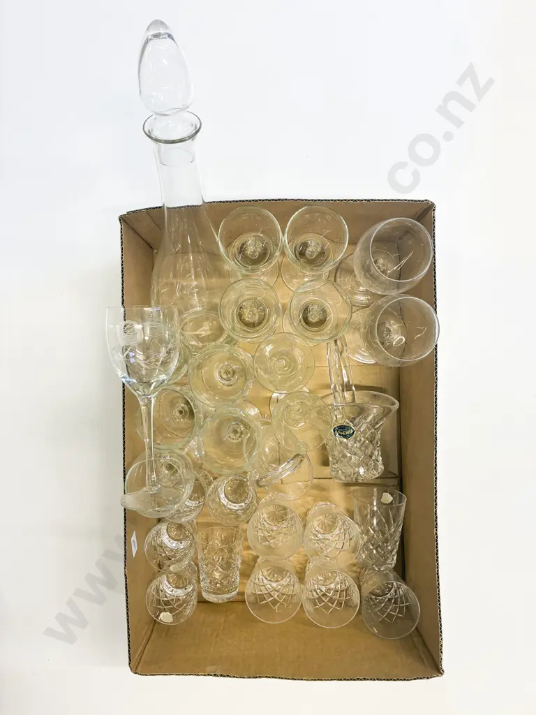 Box Qty of Assorted Crystal & Glass Ware Image 1++